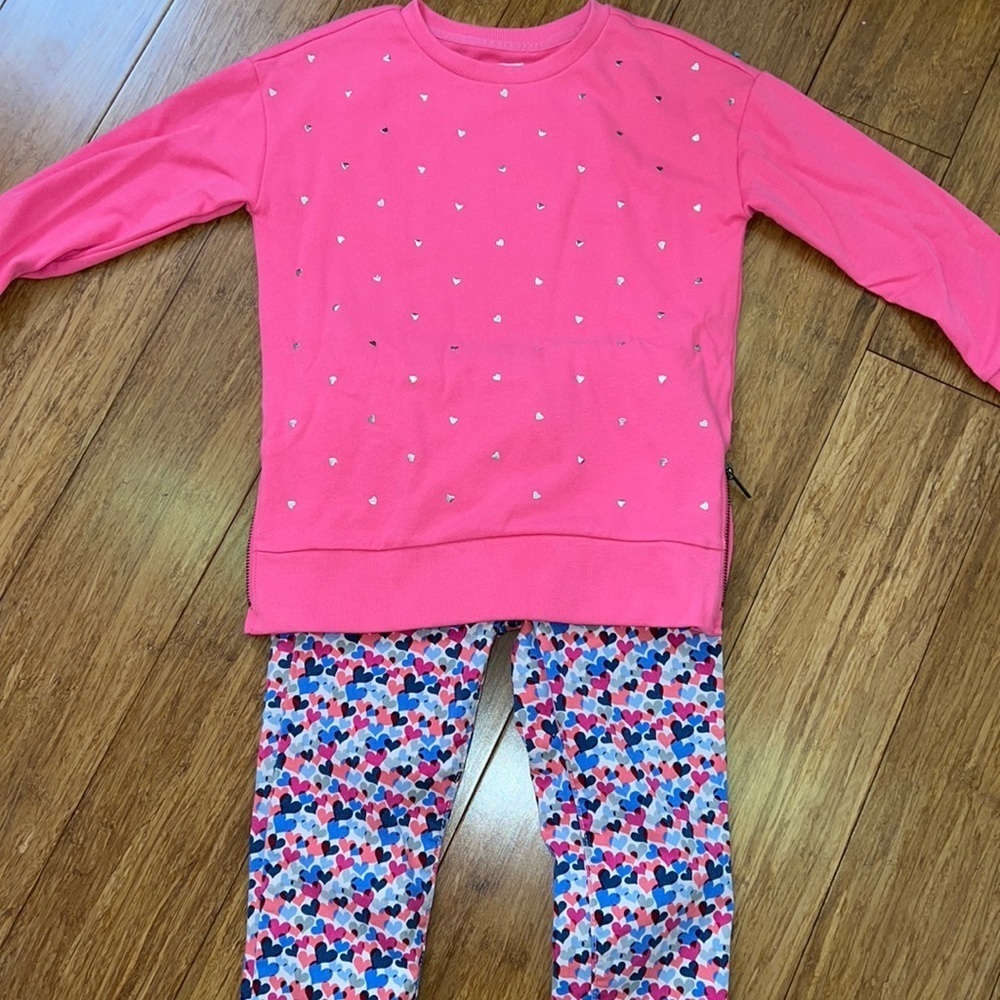 Gap kids set for Valentine’s Day: long sleeved shirt, sweatshirt and pants 6-7